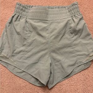 Lululemon Hottie Hot Shorts 4”